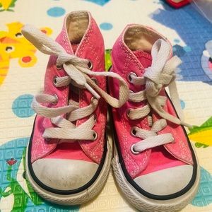 Pink Converse high top size 4